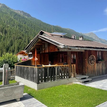 Ferienwohnung Apart Luibisblick St. Leonhard im Pitztal Exterior foto