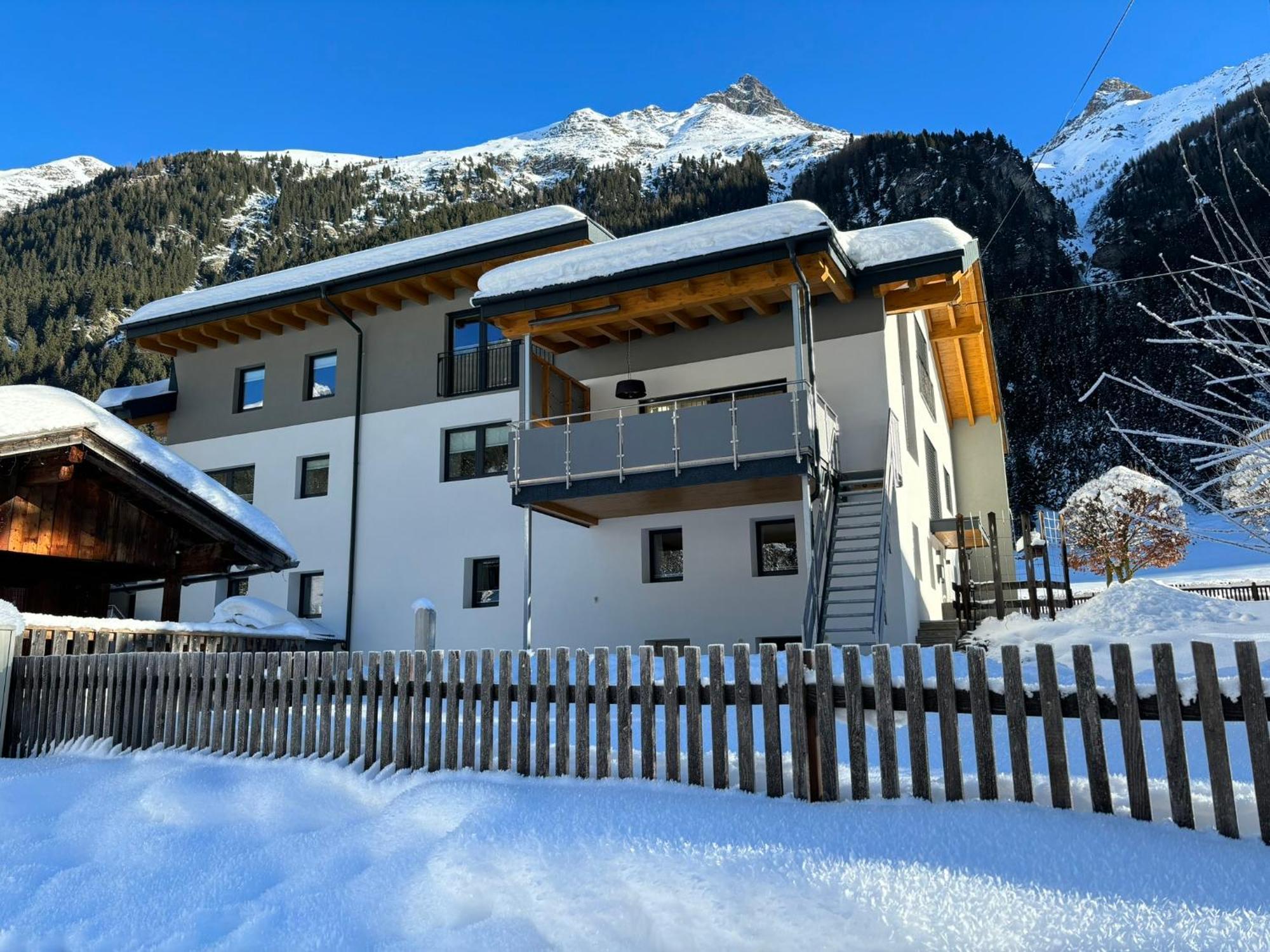 Ferienwohnung Apart Luibisblick St. Leonhard im Pitztal Exterior foto