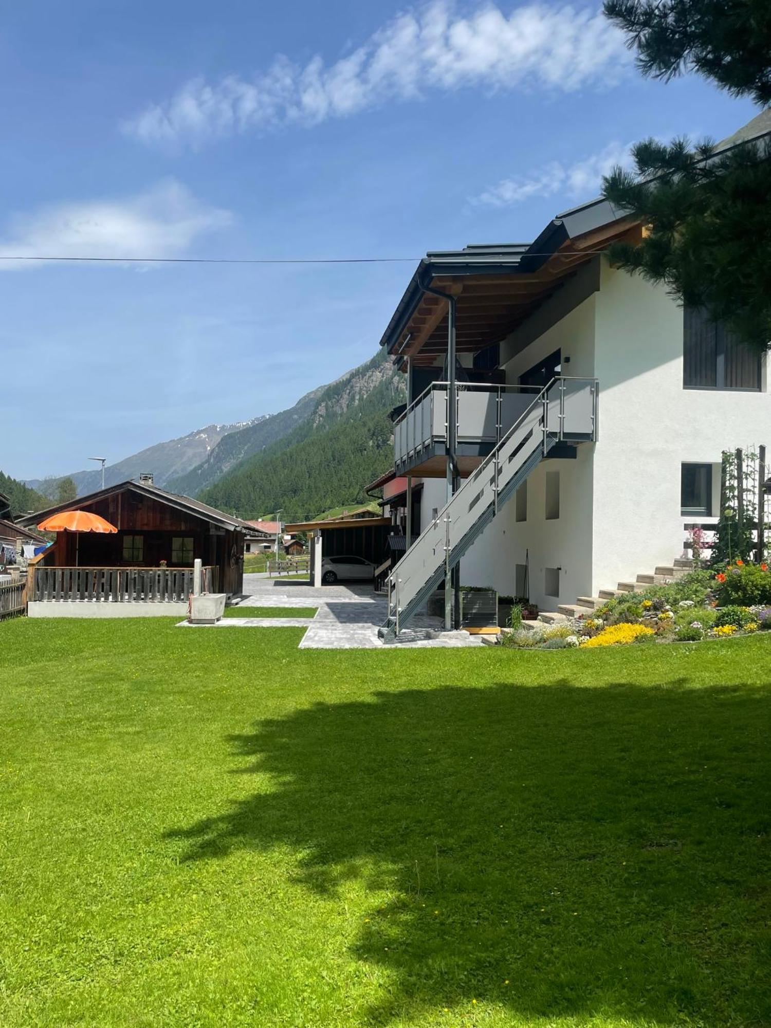 Ferienwohnung Apart Luibisblick St. Leonhard im Pitztal Exterior foto